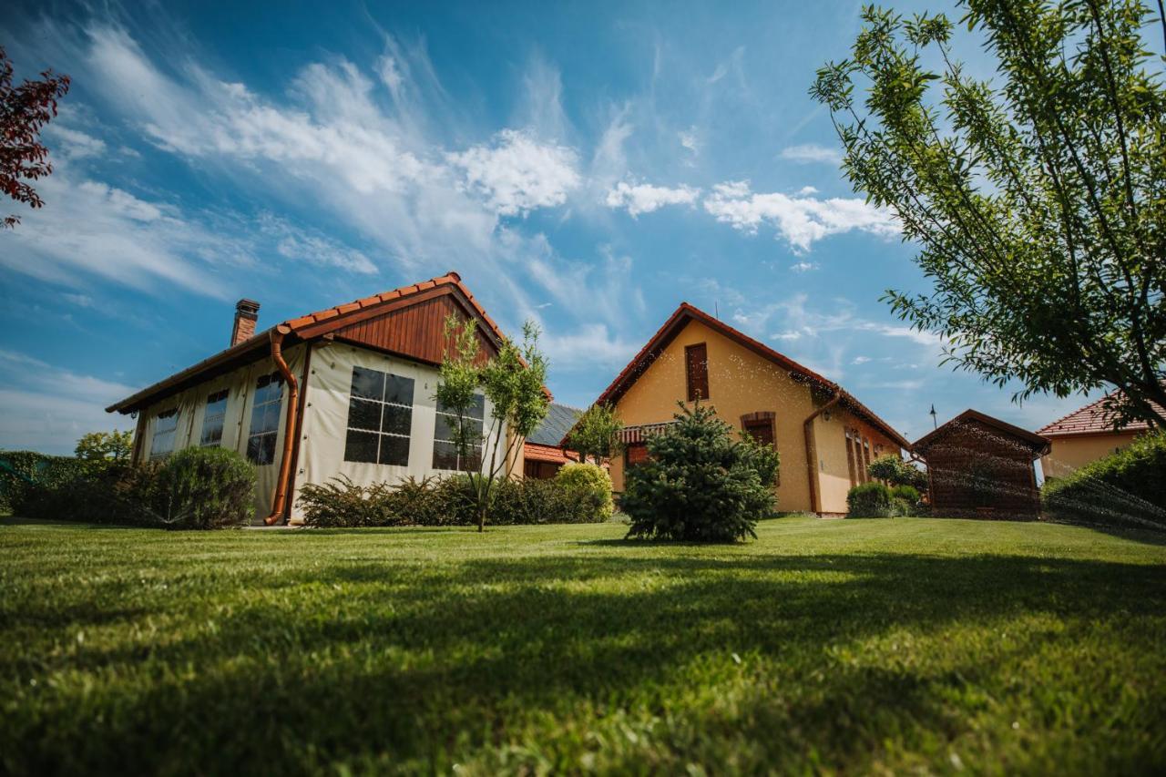 Nemeth Apartmanhazak Mórahalom Exterior foto