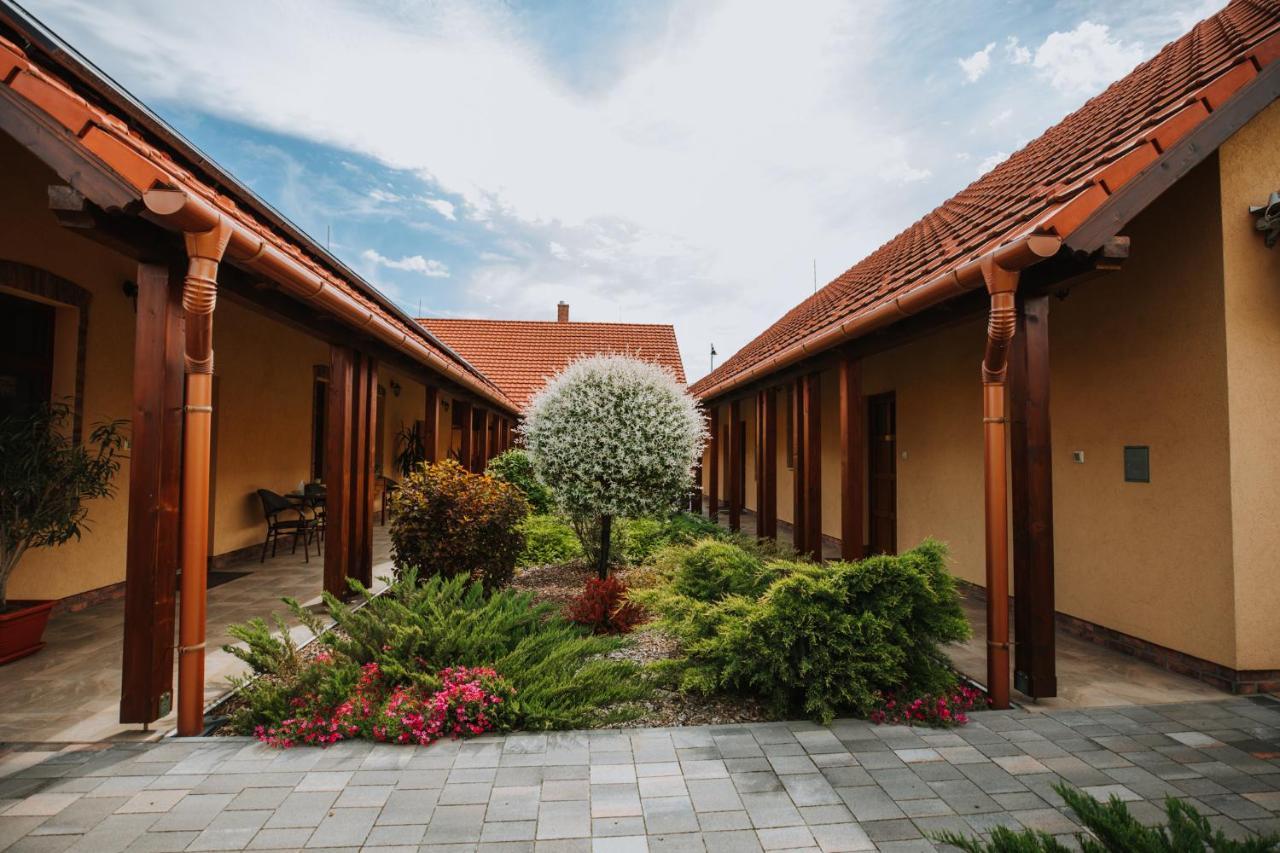 Nemeth Apartmanhazak Mórahalom Exterior foto