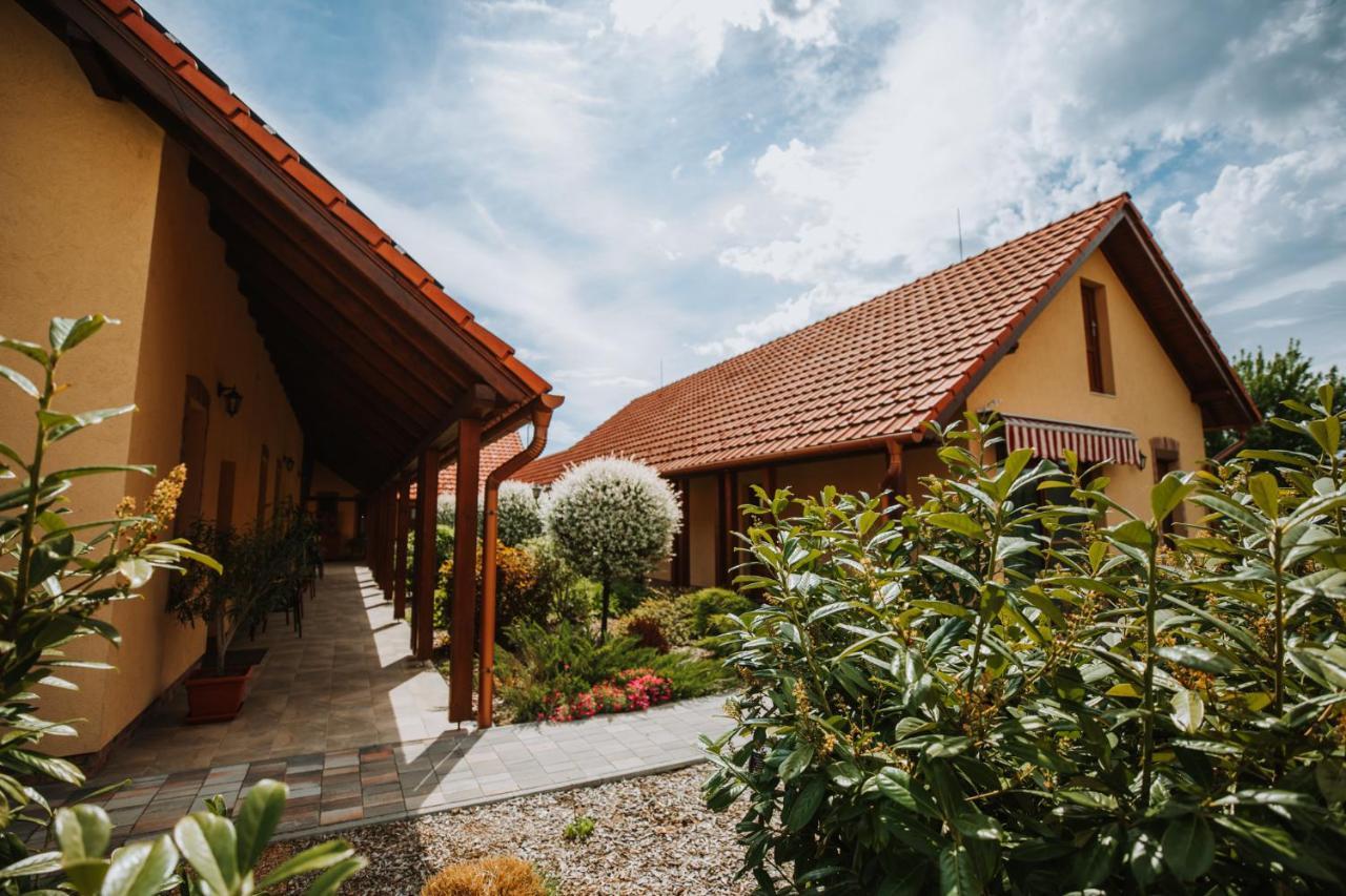 Nemeth Apartmanhazak Mórahalom Exterior foto