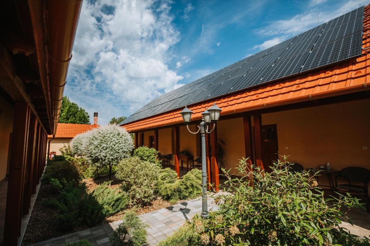 Nemeth Apartmanhazak Mórahalom Exterior foto