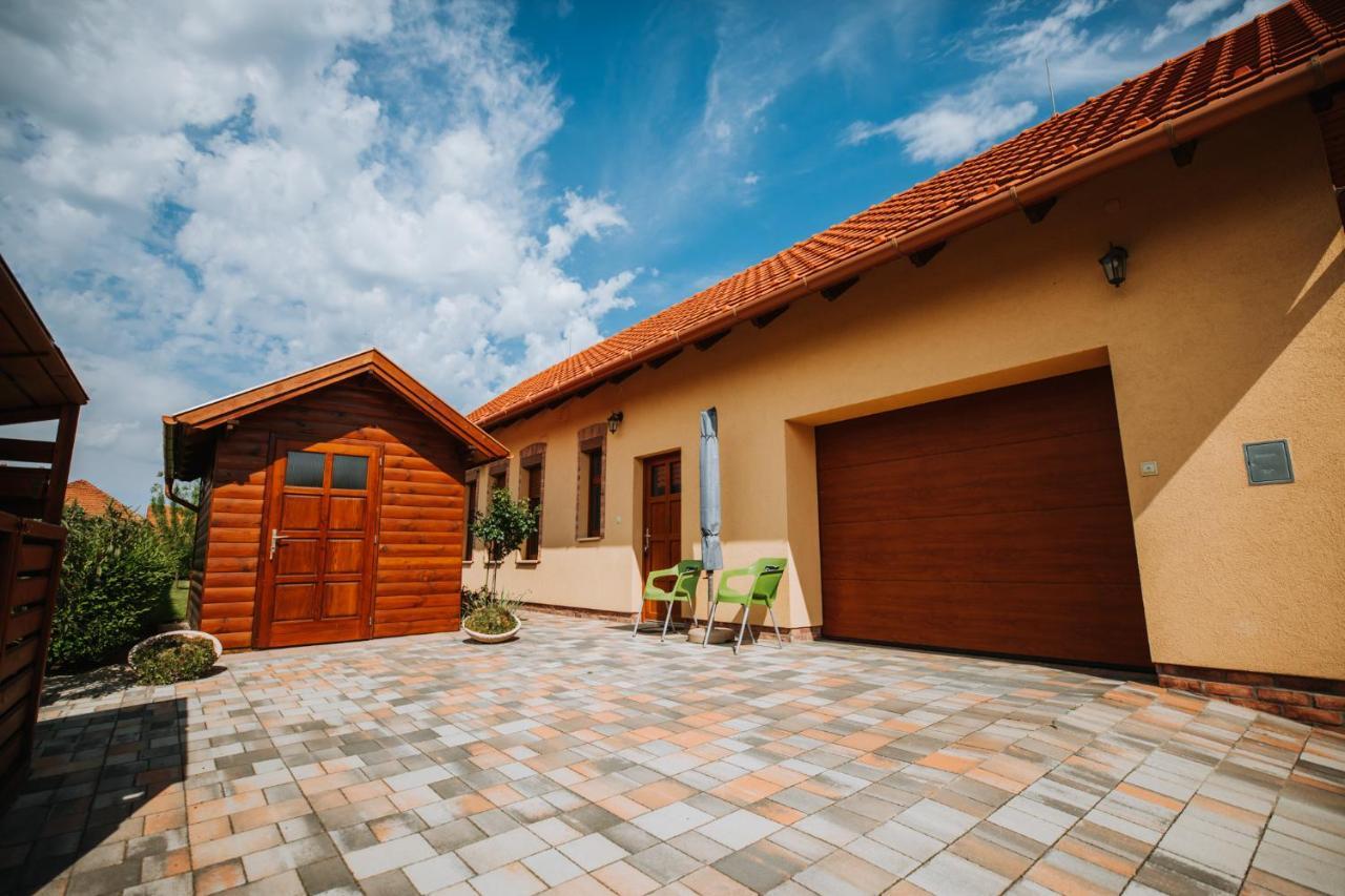 Nemeth Apartmanhazak Mórahalom Exterior foto