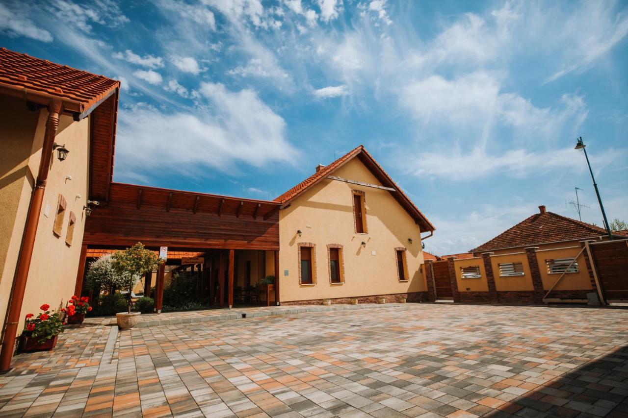 Nemeth Apartmanhazak Mórahalom Exterior foto
